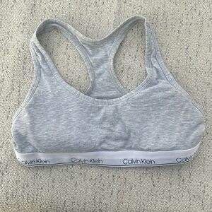 Calvin Klein youth sports bra with removable padding size XL